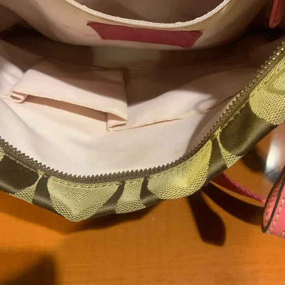 Vintage Coach Brown and Pink Signature Shoulder Bag preowned - Picture 8 of 14
